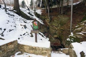 V zimě je jeskyně pro veřejnost uzavřena, aby měli zimující netopýři klid