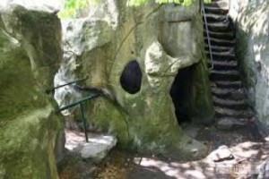 Jedna z hradních jeskyní.  
