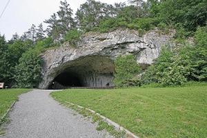 Prohlídková trasa Sloupsko-šošůvských jeskyní je spojena s návštěvou jeskyně Kůlna